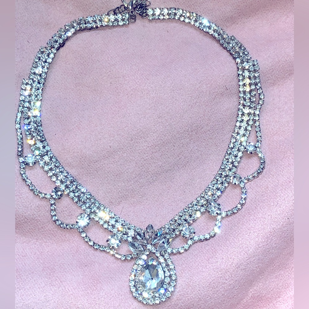 The chandelier necklace